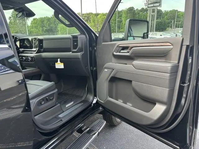 2026 GMC Sierra 3500HD Crew Cab, Long Bed, SLT Dual Rear Wheel, 4WD