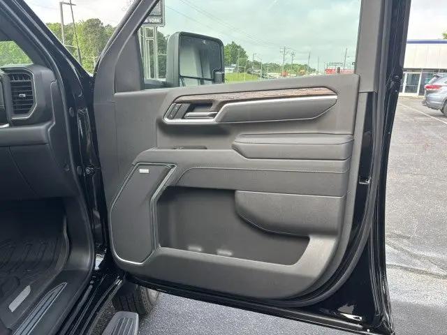 2026 GMC Sierra 3500HD Crew Cab, Long Bed, SLT Dual Rear Wheel, 4WD