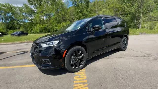 2024 Chrysler Pacifica Touring L AWD
