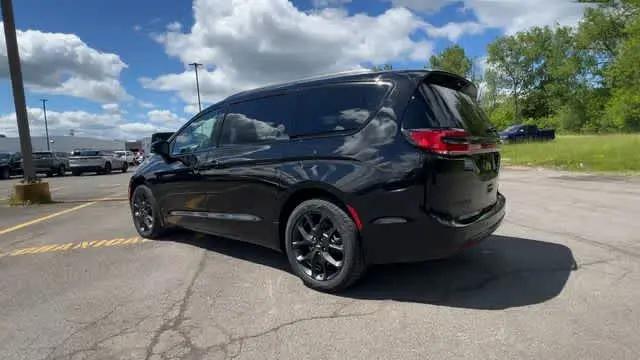 2024 Chrysler Pacifica Touring L AWD