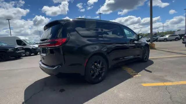 2024 Chrysler Pacifica Touring L AWD