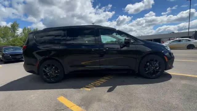 2024 Chrysler Pacifica Touring L AWD