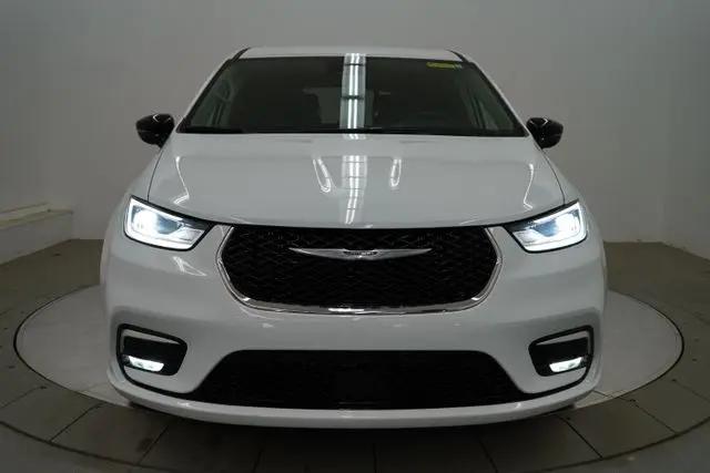 2024 Chrysler Pacifica Hybrid Select