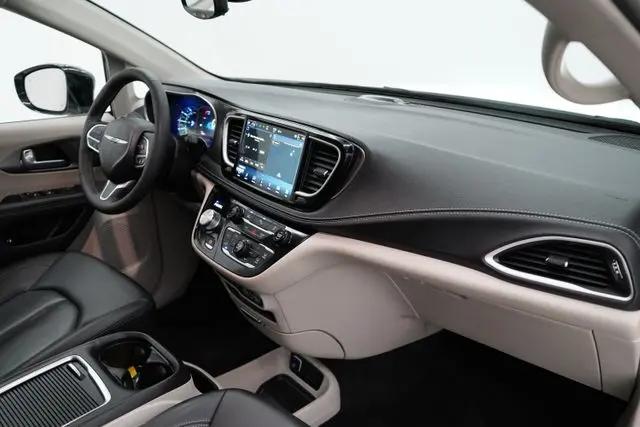 2024 Chrysler Pacifica Hybrid Select