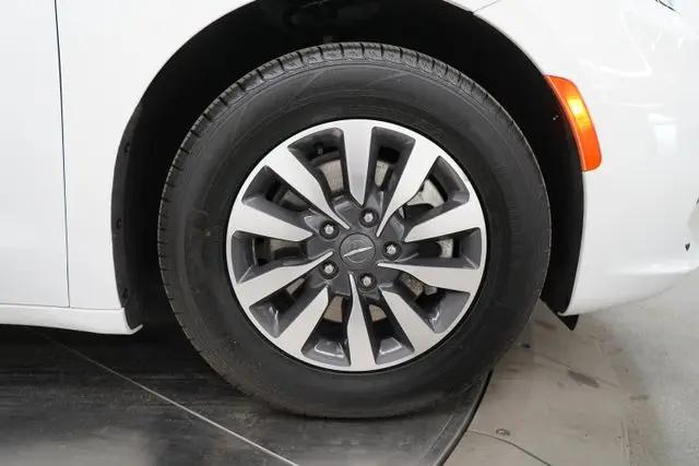 2024 Chrysler Pacifica Hybrid Select