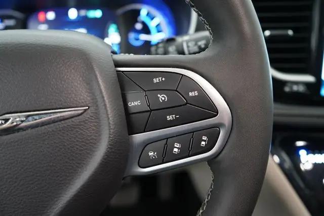 2024 Chrysler Pacifica Hybrid Select