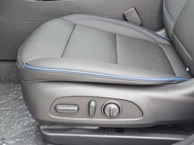 2026 Buick NV Sport Touring FWD
