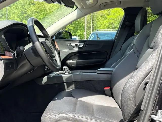2024 Volvo XC60 B5 Plus Dark Theme