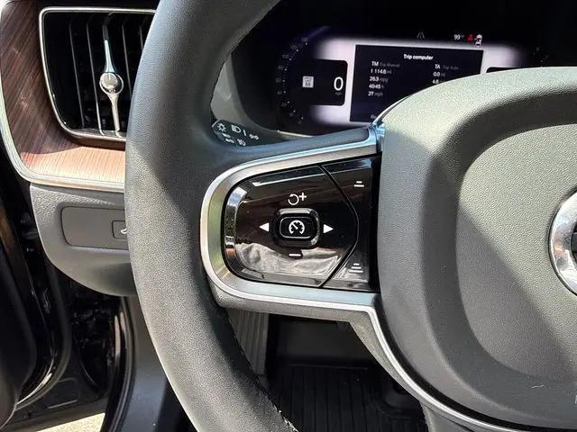 2024 Volvo XC60 B5 Plus Dark Theme