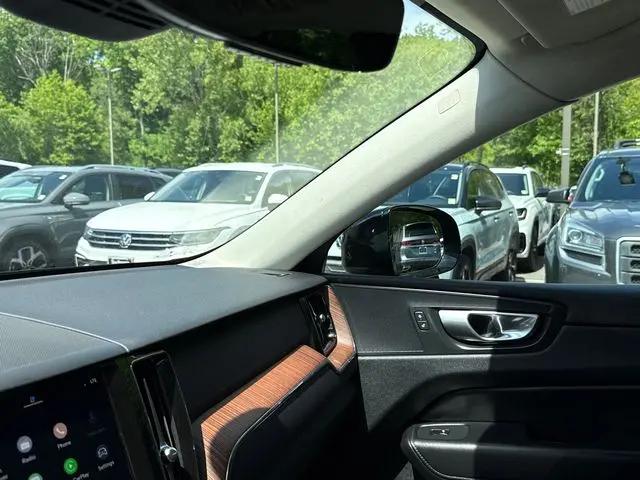2024 Volvo XC60 B5 Plus Dark Theme
