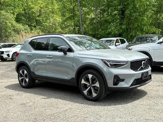 2026 Volvo XC40 Plus, B5 AWD Gas (mild hybrid), Dark