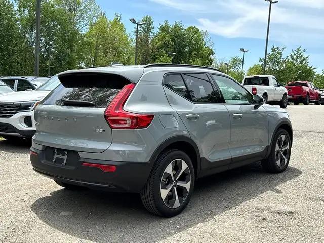 2026 Volvo XC40 Plus, B5 AWD Gas (mild hybrid), Dark