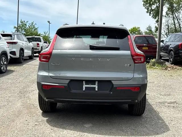 2026 Volvo XC40 Plus, B5 AWD Gas (mild hybrid), Dark