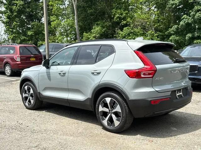 2026 Volvo XC40 Plus, B5 AWD Gas (mild hybrid), Dark