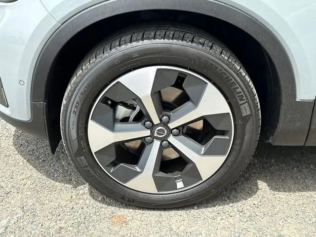2026 Volvo XC40 Plus, B5 AWD Gas (mild hybrid), Dark