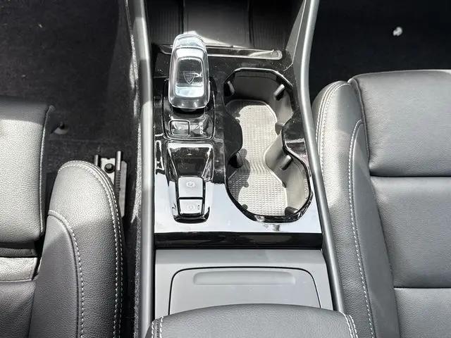 2026 Volvo XC40 Plus, B5 AWD Gas (mild hybrid), Dark