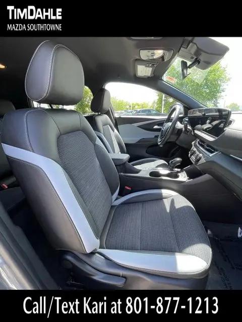 2025 Buick NV Preferred FWD