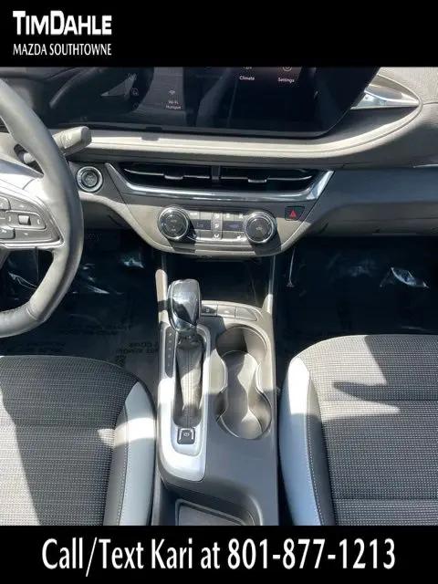 2025 Buick NV Preferred FWD