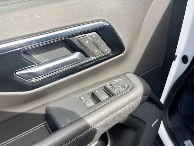 2025 Chevrolet Suburban 4WD High Country