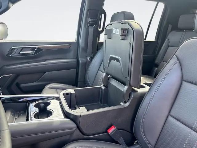 2025 Chevrolet Suburban 4WD High Country