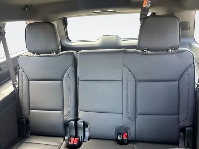 2025 Chevrolet Suburban 4WD High Country