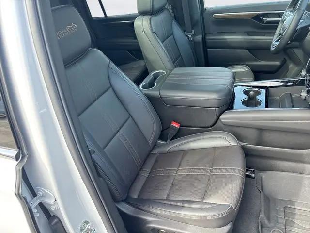 2025 Chevrolet Suburban 4WD High Country