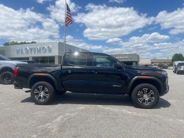 2025 GMC Canyon 4WD AT4