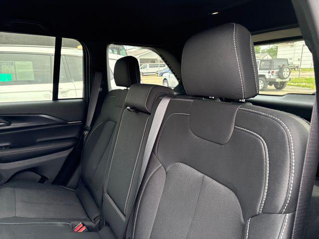 2024 Jeep Grand Cherokee Laredo 4x4