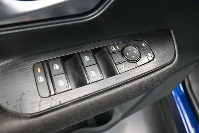 2025 Nissan Kicks SV FWD