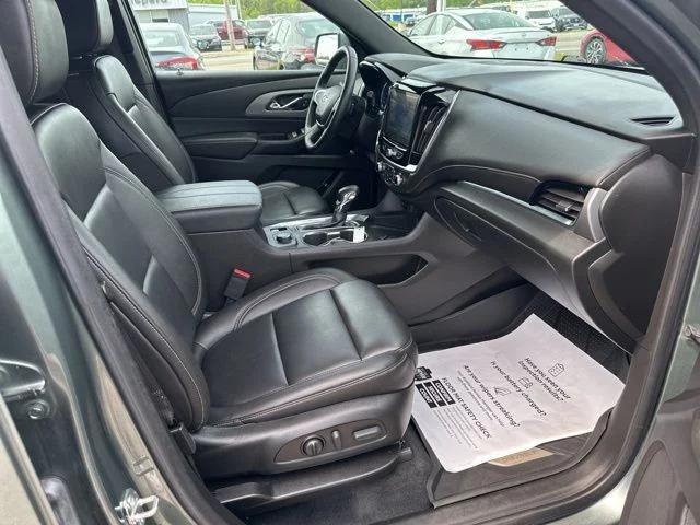 2023 Chevrolet Traverse AWD LT Leather