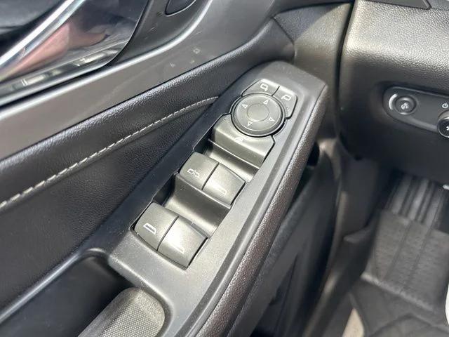 2023 Chevrolet Traverse AWD LT Leather