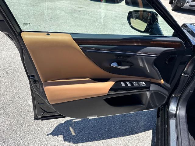 2025 Lexus ES 300h Base