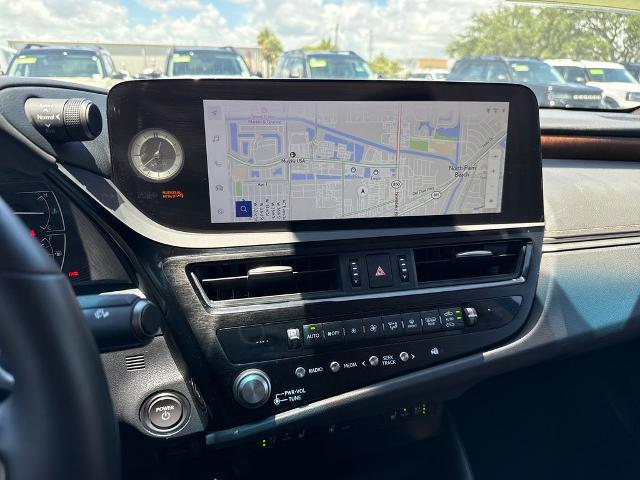 2025 Lexus ES 300h Base