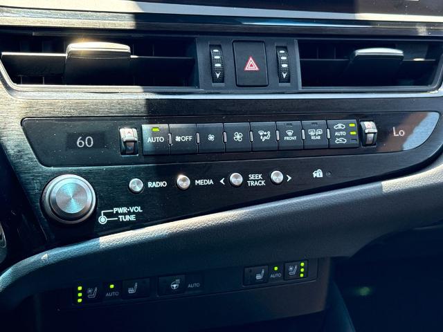 2025 Lexus ES 300h Base