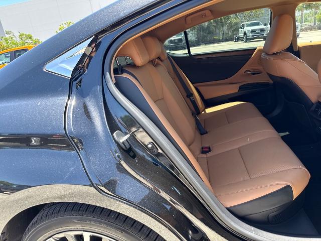 2025 Lexus ES 300h Base