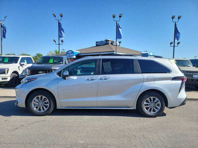 2025 Toyota Sienna LE