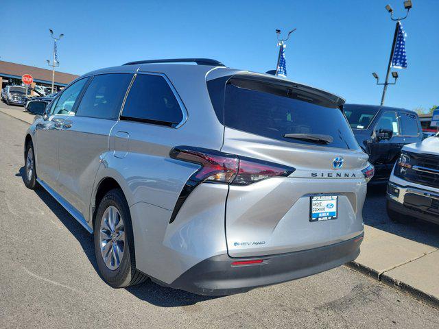 2025 Toyota Sienna LE