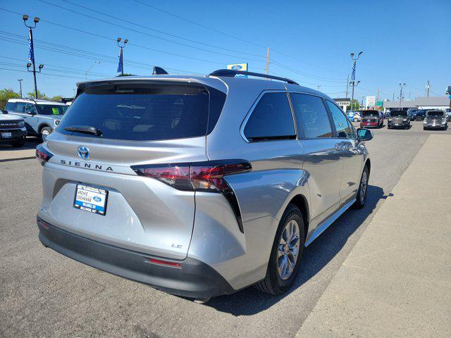 2025 Toyota Sienna LE