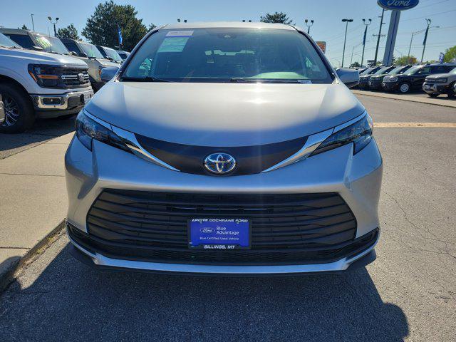 2025 Toyota Sienna LE