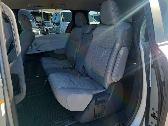 2025 Toyota Sienna LE