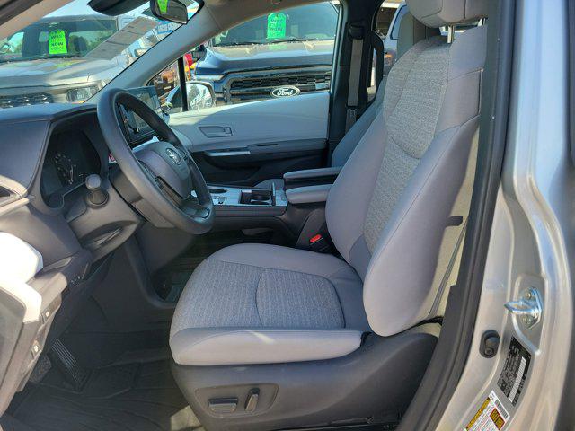 2025 Toyota Sienna LE