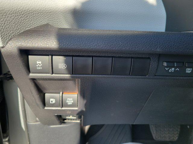 2025 Toyota Sienna LE