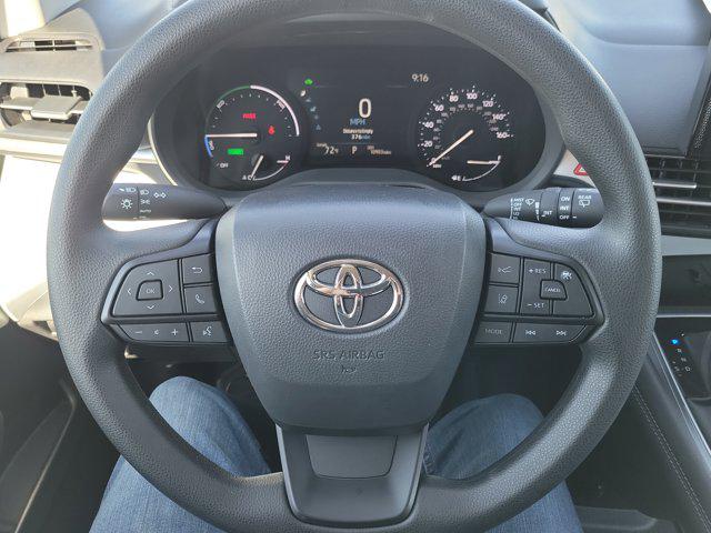 2025 Toyota Sienna LE