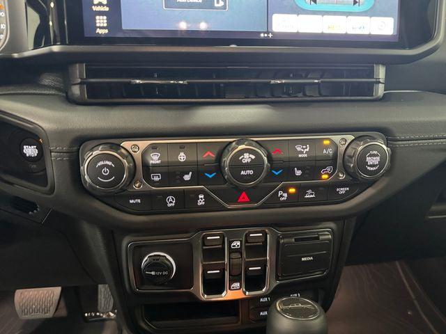 2026 Jeep Gladiator GLADIATOR SAHARA 4X4