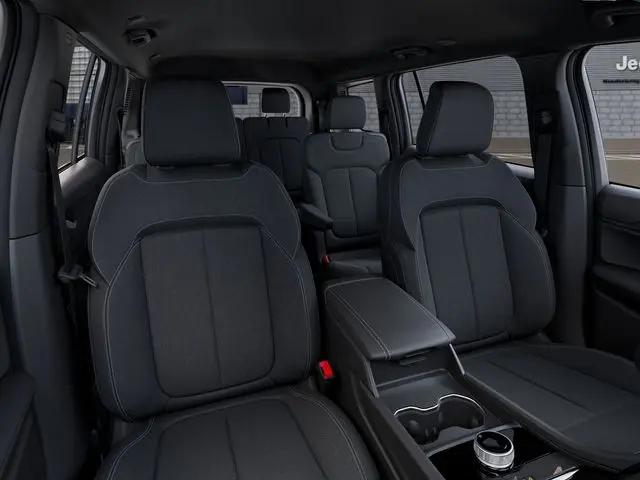 2026 Jeep Grand Cherokee L Laredo 4x2
