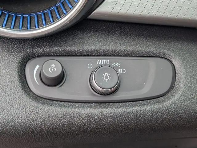 2025 Chevrolet Trax FWD LT