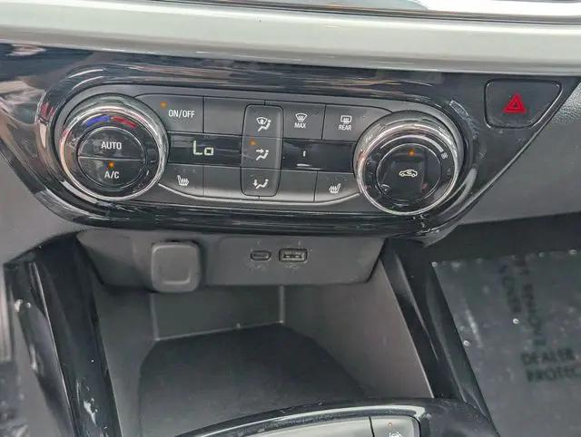 2025 Chevrolet Trax FWD LT