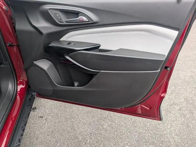 2025 Chevrolet Trax FWD LT