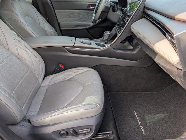 2022 Toyota Avalon Limited Hybrid