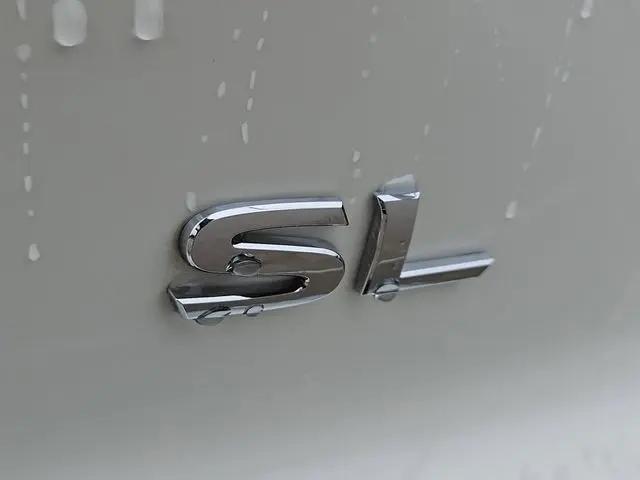 2024 Nissan Pathfinder SL FWD